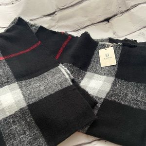 NWT Fadivo New York, Wrap/Scarf, Red, Black and White plaid with Fringe